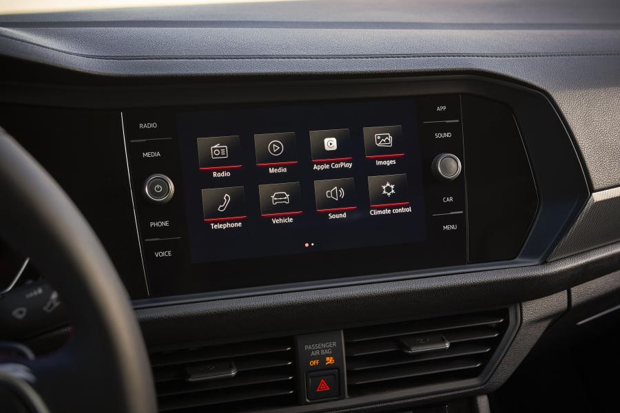 Детали интерьера Volkswagen Jetta GLI S 2019 года  (NA) (фото 23 из 40)